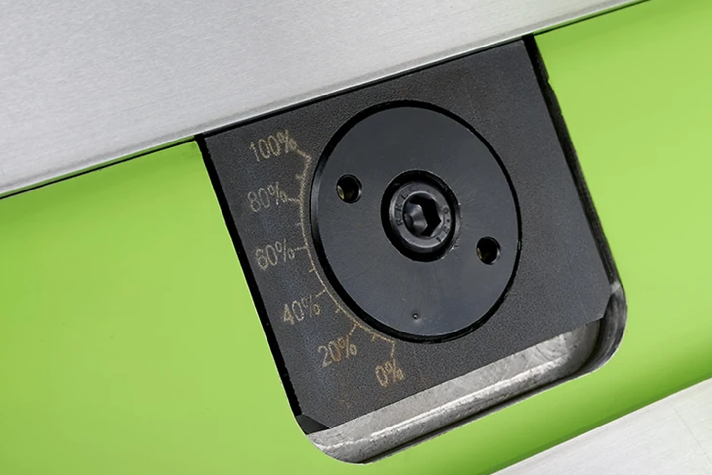 bombering av böjskenan på en forma kantvik