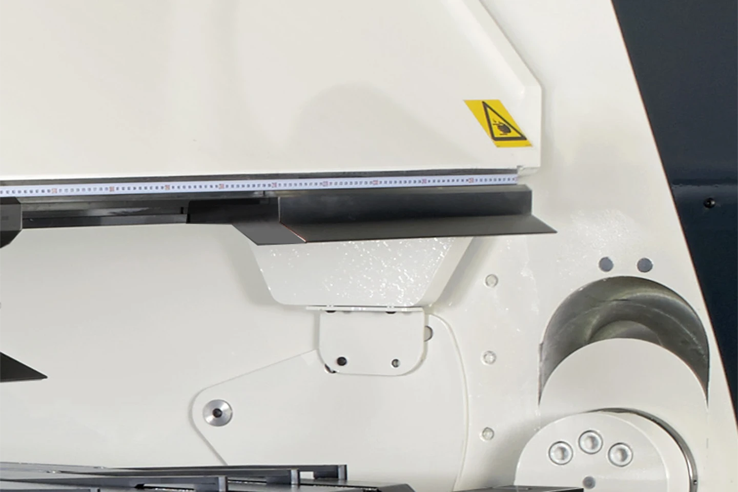 megapro with straight rail in upper beam