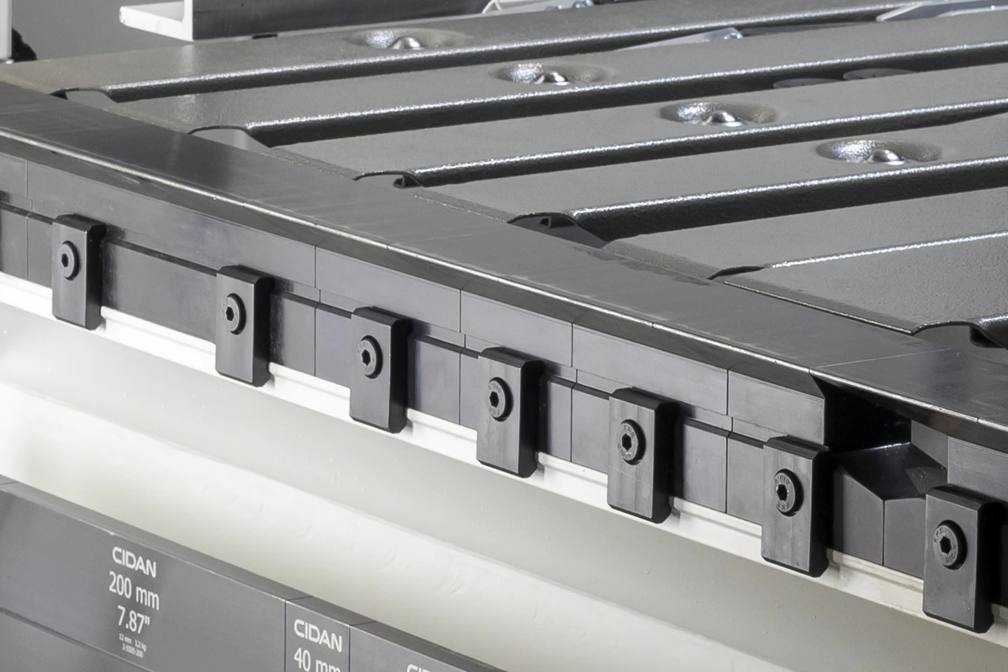 närbild på underverktyg till en kantvik forma z