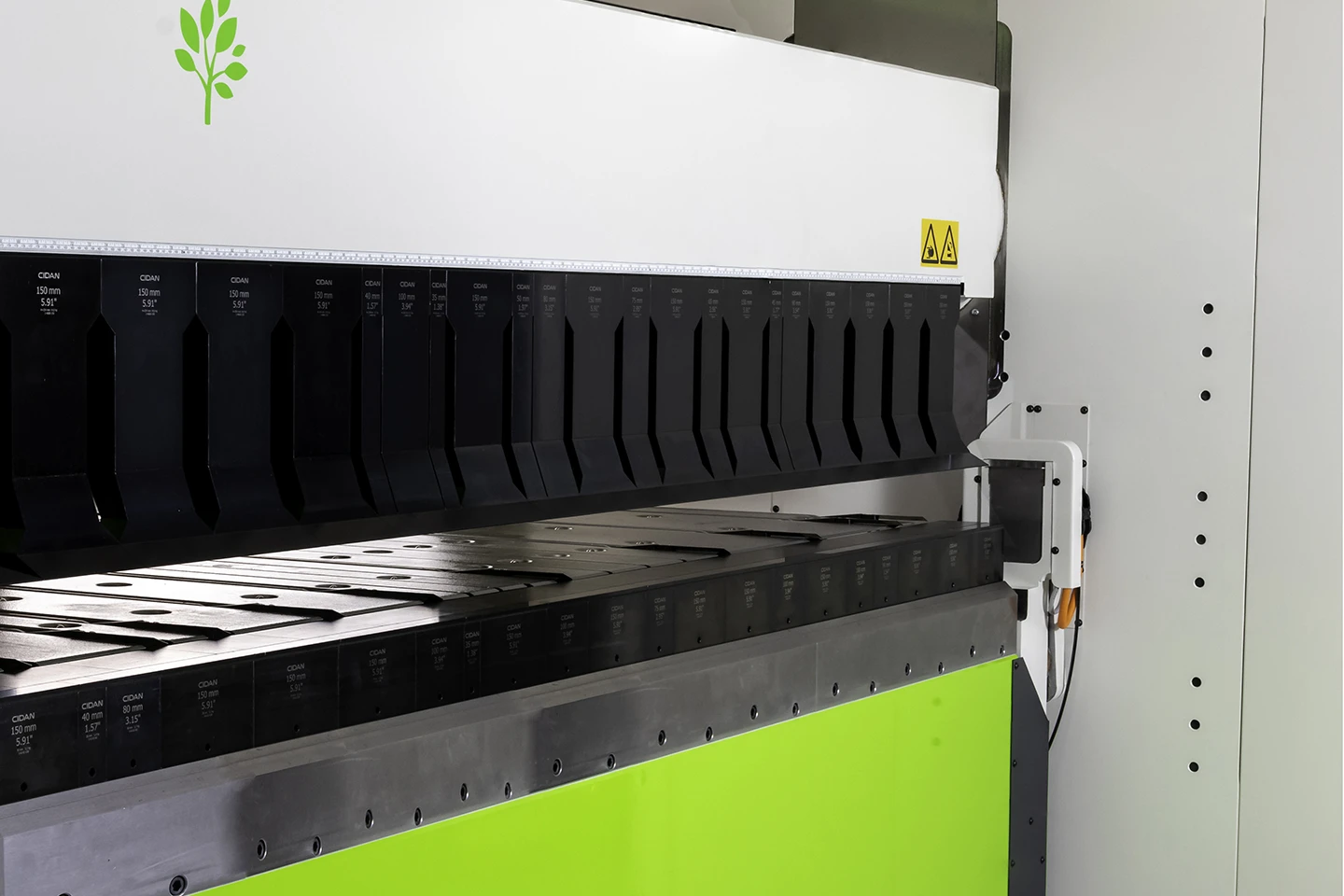 segmeterad lådverktyg och kombibalk på en kantvik pro z