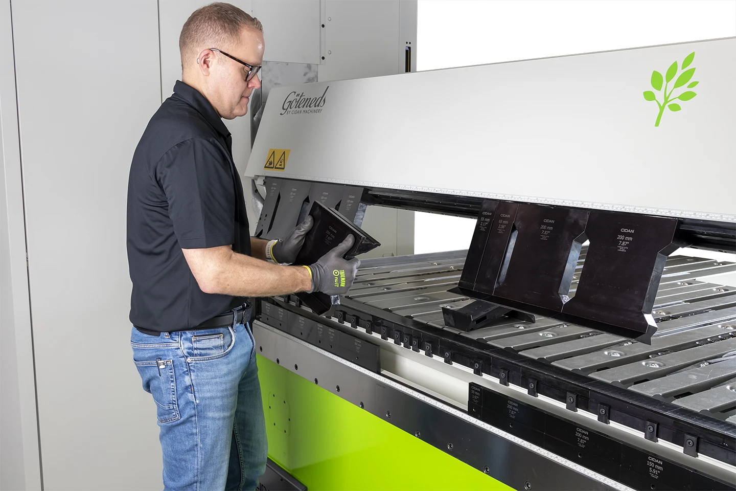 överbalk i vertygsväxlingsläge på en kantvik forma z mot vit bakgrund