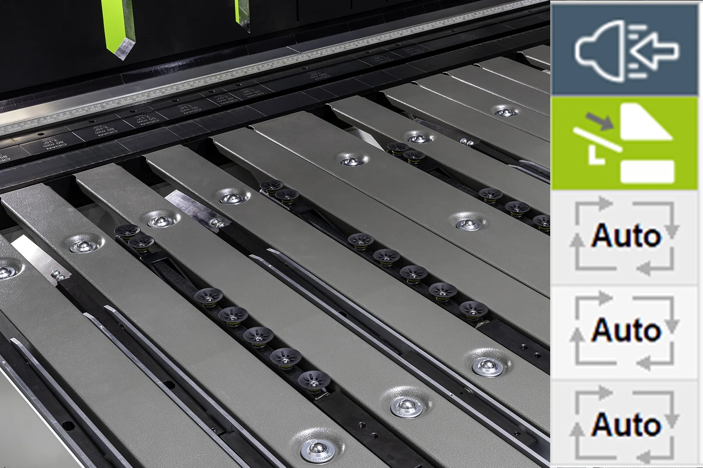 vakuumgripdon i anslaget på en kantvikmaskin med infälld bild från styrsystemet