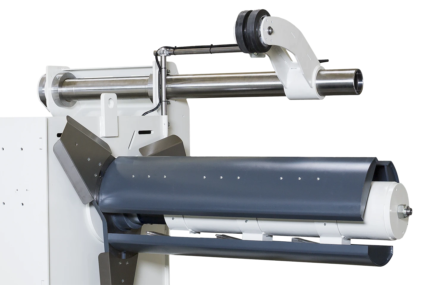 hydrauliskt centrumdorn på en motoriserad haspel för plåtcoil mot vit bakgrund